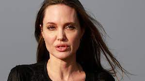 She has received an academy award, two screen actors guild awards, and three gol. Angelina Jolie Sucht Einen Nachfolger Fur Brad Pitt