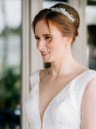 Kate 🤍💍 Our beautiful modern bride, Kate, in her incredible wedding dress  🤍 🤍 Simply stunning and effortlessly elegant! Thank you, Kate, for  sharing your gorgeous wedding photos with us and for