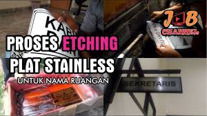Tapi, cara penyimpanan yang salah dan umur perabot juga bisa membuat stainless steel berkarat. Proses Rahasia Proses Pembuatan Etsa Logam Untuk Nama Ruangan Youtube