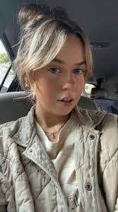 Anna Kurtin's Instagram, Twitter & Facebook