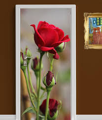 Adesivo Per Porta Con Immagine Di Una Rosa Rossa Con Boccioli Rose Rosse Idea Di Decorazione Porte Decorate