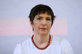 He announced his intention to resign on march 21, 2009 after stating he was a hindrance to further economic reforms. Olyan Ugyekben Vadolja Dobrev A Kormanyt Amelyekben Gyurcsany Ferenc Vadolhato Hirmagazin Eu