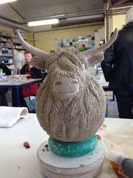Kuh Keramischekunst Kuh Diypappmache Handwerk Slabpottery Kuh Keramischekunst Kuh Diypappmache Handwerk In 2020 Keramik Kunst Keramik Tiere Topferarbeiten