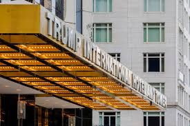 Lista nickfinder free fire já pre programado para uso, se quiser. Trump S Signature New York Hotel And The Art Of The Compromise The New York Times