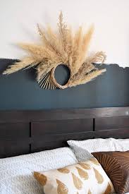 Learn How To Create A Dried Pampas Grass Wreath Diy To Hang In Your Home Follow My Simple Steps To Make Grass Wreath Dried Flower Wreaths Pampas Grass Decor