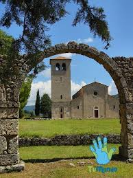 L Abbazia Di San Vincenzo Al Volturno E Una Storica Abbazia Benedettina Posta Nel Territorio Dei Comuni Di Castel S Vacanza Vacanze In Italia Viaggi All Estero