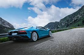 Aerodinamica lamborghini attiva 2.0 lamborghini's patented ala system has been developed to an enhanced level for the aventador svj, now the ala 2.0, including new optimized air inlet and aero channel designs. Verfugbare Gebrauchtfahrzeuge Lamborghini Dusseldorf