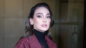 6 Fakta Luna Maya dan Darius Sinathrya Bintangi Serial Main Api, Ada SOP  Ketat untuk Adegan Intim