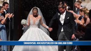 Check spelling or type a new query. Swarovski Hochzeitskleid Um 800 000 Euro Youtube