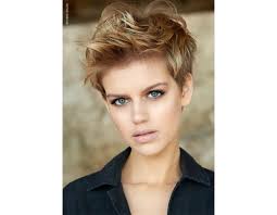 Scalati, sfilati, con ciuffo lungo, rasature e frangia, ecco i tagli capelli corti 2022 primavera estate di tendenza in 130 immagini e idee. Tagli Di Capelli Corti Le Proposte Dai Saloni Per La Primavera 2018 Tu Style