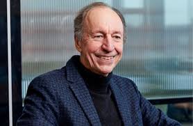 Vida Bank hires Sinclair as chair