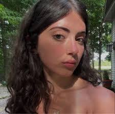 Danielle Leininger's Instagram, Twitter & Facebook