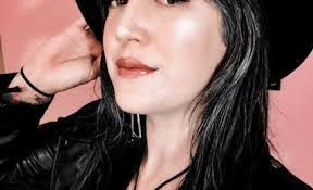 Joanne Couch's Instagram, Twitter & Facebook