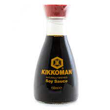 Japansk sojasås görs på jästa sojabönor, vete och bryggd alkohol och har blivit grundsåsen inom oavsett om du använder sojasås som en matlagningssås eller som ett tillbehör för att ta fram. Sojasas I Bordsflaska Kikkoman 200 Ml Japan Centre Sojasas