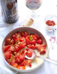 Salade De Tomates Fraises Framboises Et Groseilles Pour 6 Personnes Recettes Elle A Table Recette Recettes De Cuisine Salade Tomate Salade
