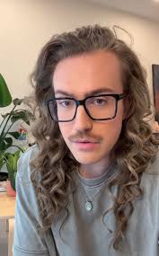 Mathieu Dufour annonce qu'il va se raser la tête