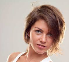 Capelli Corti Con Frangia E Scalati Tagli Di Capelli Popolari 2019