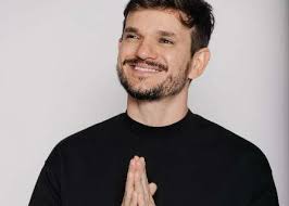 Marina Peralta faz show gratuito na Cidade do Natal nesta segunda