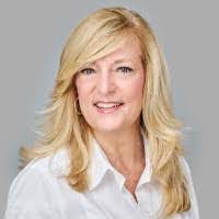 Beth Hollifield's Instagram, Twitter & Facebook