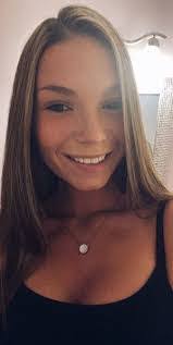 Lara Davison's Instagram, Twitter & Facebook