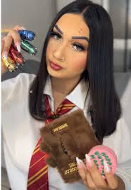 Oq eu achei da coleção Sheglam X Harry Potter🧙🏻✨ @SHEGLAM . Produtos:  Blush id 49036930 Kit Batom id 49023008 Kit Delineador com Glitter Id  49115221 Paleta livro mostro id 49022987 Kit Harry completo ...