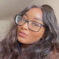 Renee Pickering's Instagram, Twitter & Facebook