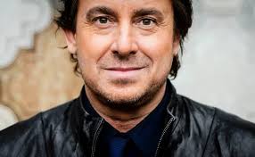 Born in alkmaar, north holland, he started performing in italian before switching to dutch in 1994. Marco Borsato Brengt Single Uit Over Z N Vrouw Die Hem Verlaat Maar Nu Ga Je Weg En Ineens Is Het Echt Show Ad Nl