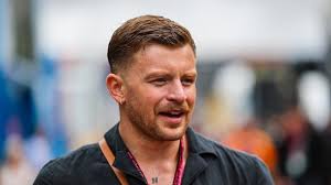 Couple falls into river while having their wedding photos taken