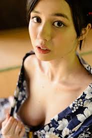 情色小说论坛-【色图】超可爱的日本童颜巨乳AV美少女的诱人写真- 吉川爱美