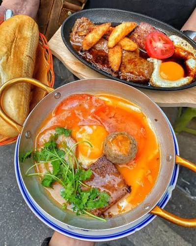 Bánh mì chảo xíu mại trứng múi, bít tết chảo - Vua Bánh Mì Chảo - Số 1 Thanh Hà, Hoàn Kiếm (35-85k/suất), 📍Hà Nội thời tiết đang quá đẹp để lên phố ăn uống cafe🙆🏻‍♀️Và đây chính là hàng bánh mì chảo ...