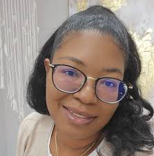 It's giving very much PTA mom dropping off store bought cupcakes at  Biggie's school for the bake sale and I love that for me✨🧁😂🤎 📷:  @blackprints