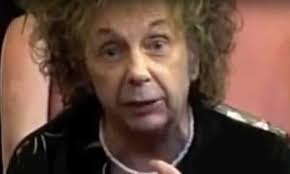 Born in long beach, california to donna and james m. Zeitsprung Am 3 2 2003 Liegt Eine Leiche In Der Villa Von Phil Spector