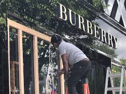 Each year, famous stores get festive adorning their windows with. Americana Storefronts Boarded Up After Looting Around U S In Wake Of George Floyd S Death Great Neck News The Island Now