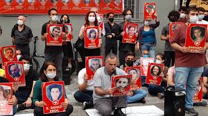 Suruç katliamı ve kötülüğün iki yüzü bugün, 20 temmuz 2015'te yaşanan kötülüğün 6. Suruc Katliami 70 Ayinda Suruc Icin Adalet Meydan Gazetesi