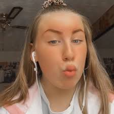 Molly Ferry's Instagram, Twitter & Facebook