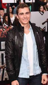 Mtv Awards Dave Franco Wearing A Stylish Jacket Stylish Jackets Celebrities Leather Jacket Mtv Awards