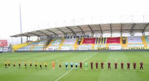Samsunspor kafilesi i̇stanbulspor necmi kadıoğlu stadı'nda. Istanbulspor Elazigspor B Gazete