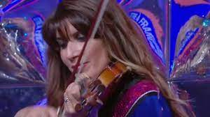 Il faut dire que la jeune femme a tout donné sur les sardines de patrick. N Oubliez Pas Les Paroles Qui Est Karen Khochafian La Violoniste De L Emission Femme Actuelle Le Mag