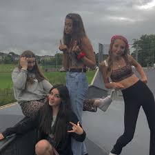 You probably only have a few close friends, but are as loyal as 50. Indie Skater Aesthetic Friend Photoshoot Friend Group Pictures Best Friends Aesthetic