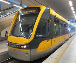 Já sobre a nova linha para gaia, com uma nova ponte. Porto Metro Portugal Visitor Travel Guide To Portugal
