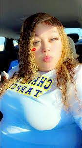 Courtney Schad's Instagram, Twitter & Facebook