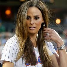 David Wright's Wife Goes Viral At Jersey Retirement Ceremony