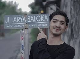 Tukang ojek pengkolan sendiri pernah dibintangi oleh putri anne, sebelum memutuskan untuk mundur karena menjalani program hamil. Bukan Cuma Aktor Terbongkar Ladang Uang Arya Saloka Yang Tak Main Main Hingga Miliki Bisnis Yang Bergengsi Dan Ramai Banget Semua Halaman Grid Fame