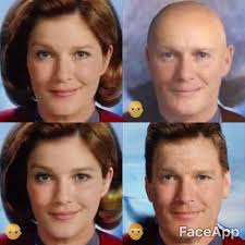 Lol my tv froze at this moment. Pretty good Janeway portrait 😆☕️