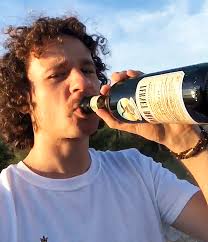 Es un youtuber de viaje, quizás el más famoso en el idioma español. Quien Es Luisito Comunica El Youtuber Mexicano Mas Famoso Que Recorrio Carlos Paz