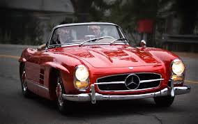Driving The 1960 Mercedes Benz 300sl And 1969 280sl Pagoda Motor Trend Classic Mercedes Benz Classic Cars Mercedes