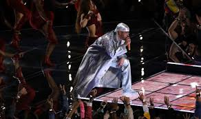Shakira with guest bad bunny | super bowl 2020. Super Bowl Fans Slam Tin Man And Ali G Lookalike Bad Bunny During Half Time Show Nfl Sport Express Co Uk
