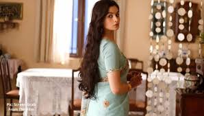 Alia Bhatt S Raazi Gully Boy And Other Films Where She Led A Double Life See List Check out alia bhatt details: alia bhatt s raazi gully boy and