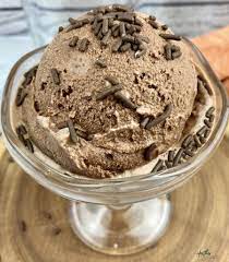 About 200 calories, 17g protein for the strawberry version! Protein Packed Low Fat Chocolate Ice Cream Heather Mangieri Nutrition