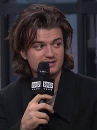 his friendship with the kids is so cute 🥰🥰 #strangerthings #st #volume2  #brother #kids #mom #dad #babysitter #joekeery #steve #steveharrington